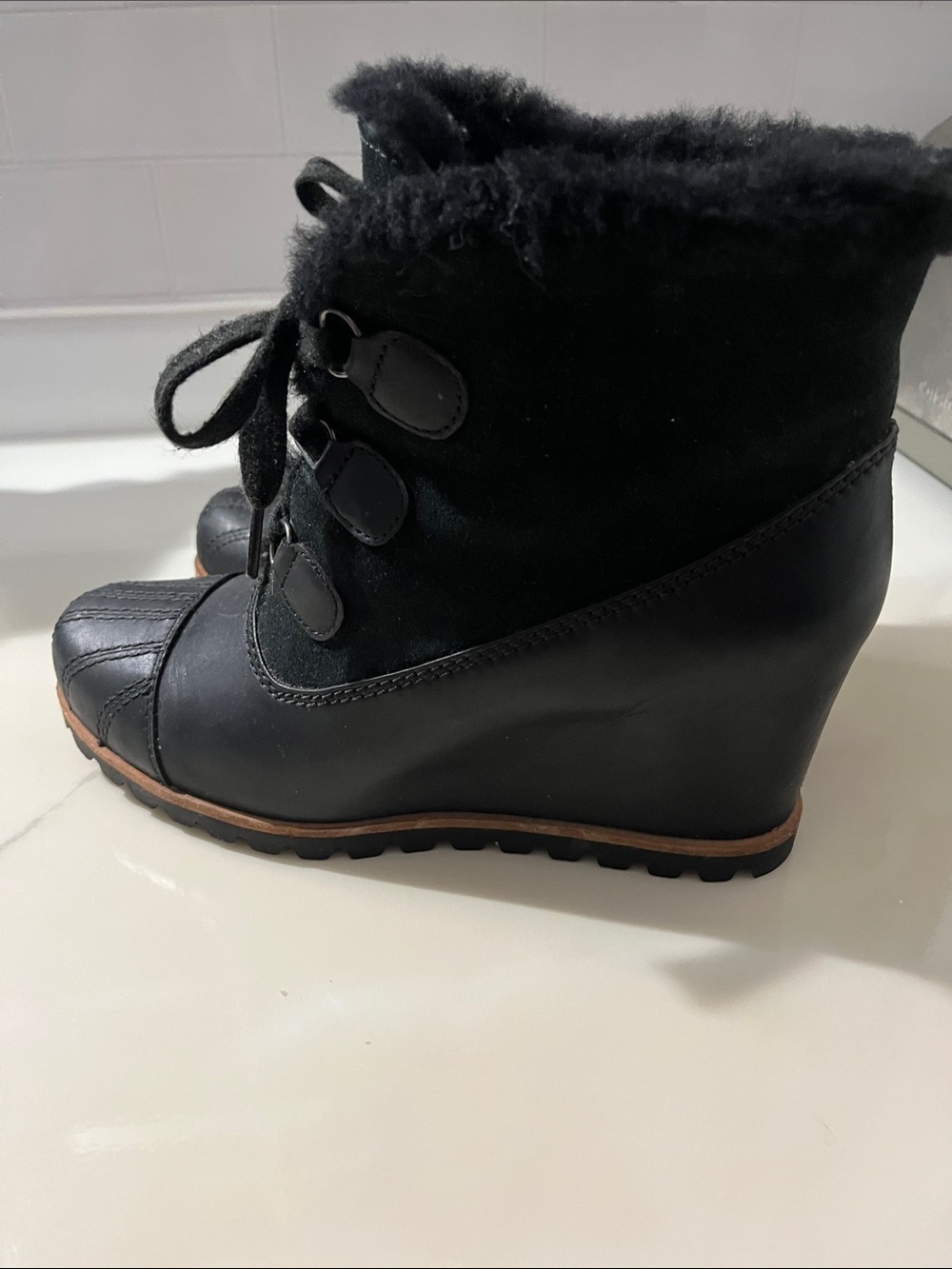 UGG Black Wedge Lace-Up Ankle Boots with Faux Fur Trim - size 9 1/2 - Picture 5 of 12
